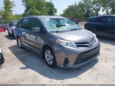 5TDKZ3DC3JS****** 2018 Toyota Sienna