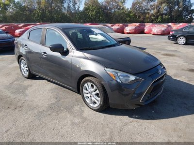 3MYDLBYVXHY****** 2017 Toyota Yaris