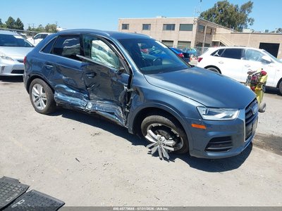 WA1BFCFS4GR****** 2016 Audi Q3