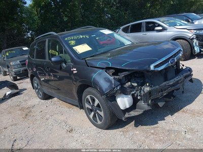 JF2SJARC3JH****** 2018 Subaru Forester