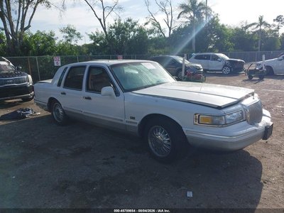 1LNLM82W0VY****** 1997 Lincoln Town Car