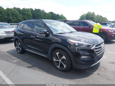 KM8J33A28HU****** 2017 Hyundai Tucson