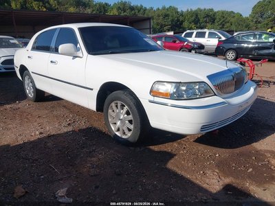 2LNBL8CV8BX****** 2011 Lincoln Town Car
