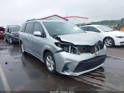 5TDKZ3DC6KS****** 2019 Toyota Sienna