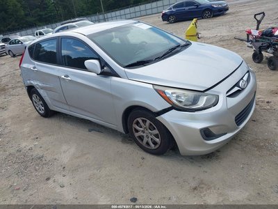 KMHCT5AE9DU****** 2013 Hyundai Accent