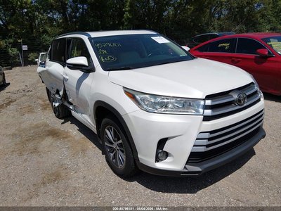 5TDJZRFH0JS****** 2018 Toyota Highlander