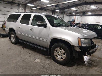 1GNUKJE33AR****** 2010 Chevrolet Suburban 1500