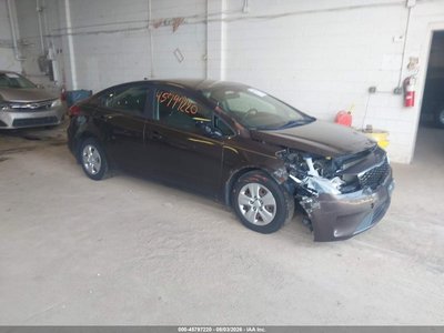 3KPFK4A73HE****** 2017 Kia Forte