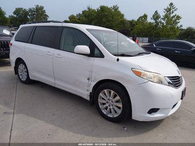 5TDJK3DC5ES****** 2014 Toyota Sienna