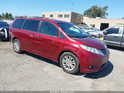 5TDYK3DC9FS****** 2015 Toyota Sienna