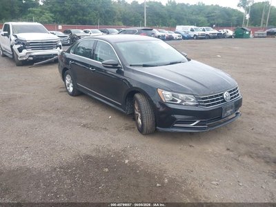 1VWAT7A33HC****** 2017 Volkswagen Passat