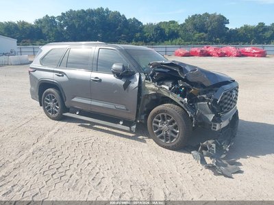7SVAAABA0PX****** 2023 Toyota Sequoia