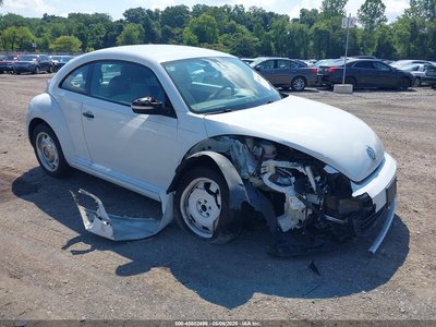 3VWF17ATXGM****** 2016 Volkswagen Beetle