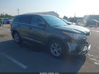 5TDBKRFH0GS****** 2016 Toyota Highlander