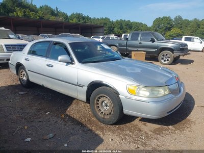 1LNHM81W31Y****** 2001 Lincoln Town Car