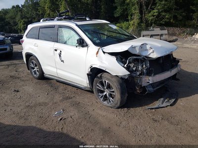 5TDJKRFH9GS****** 2016 Toyota Highlander
