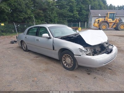 1LNHM82W7YY****** 2000 Lincoln Town Car