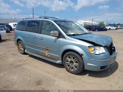 2010 Chrysler Town & Country