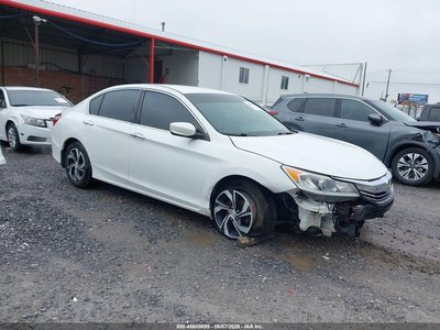 1HGCR2F38HA****** 2017 Honda Accord