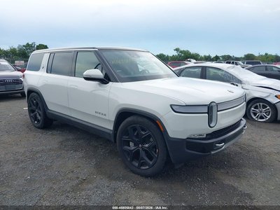 7PDSGBBA9RN****** 2024 Rivian R1S