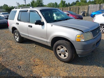 1FMZU72KX4U****** 2004 Ford Explorer