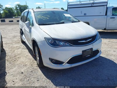 2C4RC1BG0KR****** 2019 Chrysler Pacifica