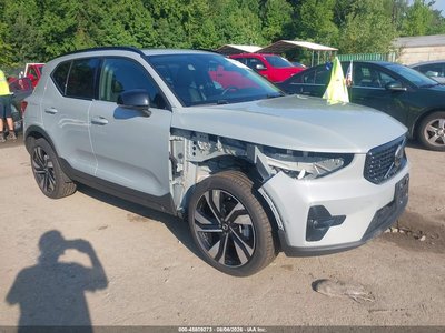 2025 Volvo XC40