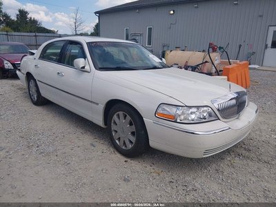 2005 Lincoln Town Car