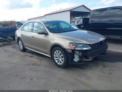 1VWAT7A32FC****** 2015 Volkswagen Passat