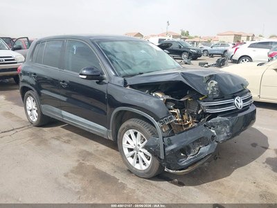 WVGAV7AX7JK****** 2018 Volkswagen Tiguan