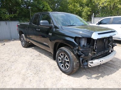 5TFUW5F15KX****** 2019 Toyota Tundra