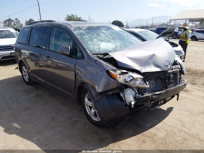 5TDKK3DC8ES****** 2014 Toyota Sienna