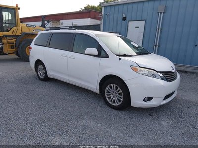 5TDYK3DC0BS****** 2011 Toyota Sienna