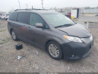 5TDYK3DC3BS****** 2011 Toyota Sienna