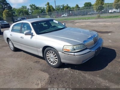 2003 Lincoln Town Car