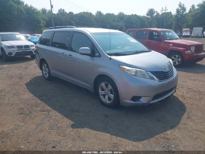 5TDKK3DC8DS****** 2013 Toyota Sienna