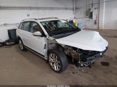 3VWH17AU0HM****** 2017 Volkswagen Golf Alltrack