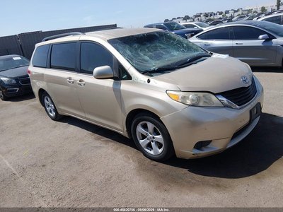 5TDKK3DC2BS****** 2011 Toyota Sienna
