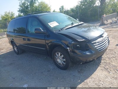 2005 Chrysler Town & Country