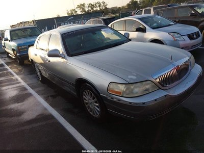 1LNHM82W03Y****** 2003 Lincoln Town Car