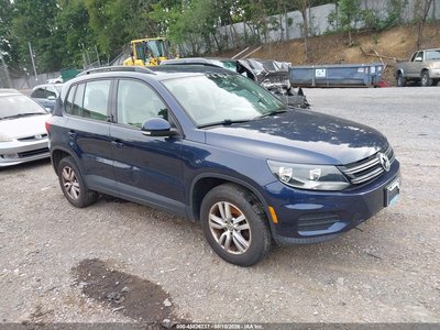 WVGBV7AX1GW****** 2016 Volkswagen Tiguan