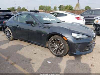 JF1ZNAA12H8****** 2017 Toyota 86