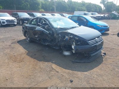 1VWAT7A38FC****** 2015 Volkswagen Passat