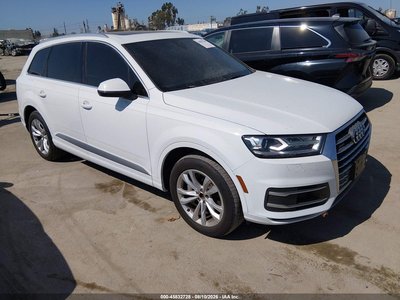 WA1AAAF71JD****** 2018 Audi Q7