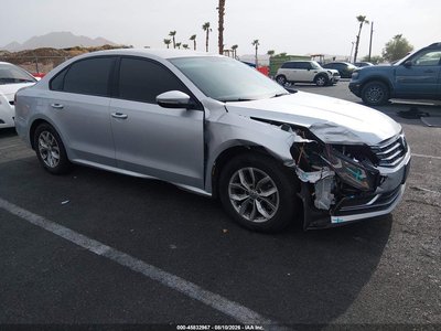 1VWAA7A36JC****** 2018 Volkswagen Passat