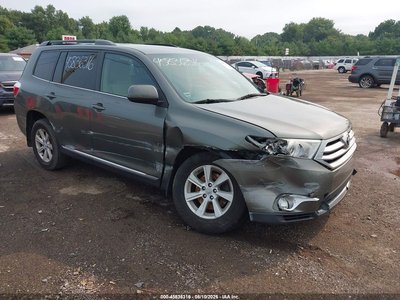 5TDBK3EH1BS****** 2011 Toyota Highlander