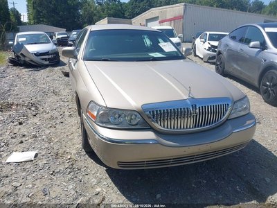 1LNHM82W35Y****** 2005 Lincoln Town Car