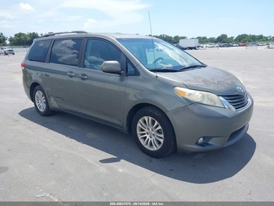 5TDYK3DC8BS****** 2011 Toyota Sienna