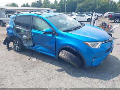 JTMRFREVXHJ****** 2017 Toyota RAV4