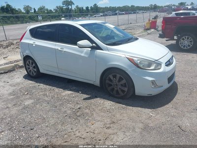 KMHCU5AE0DU****** 2013 Hyundai Accent